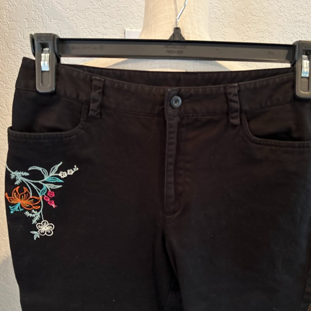 RAFAELLA Wide Leg Capris with Embroidery - Picture 4 of 9